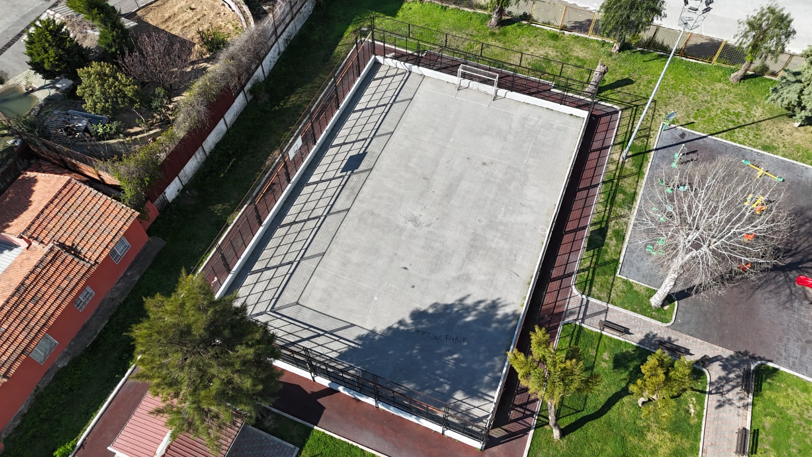 Konak’tan Yenidoğan Parkı’na modern saha